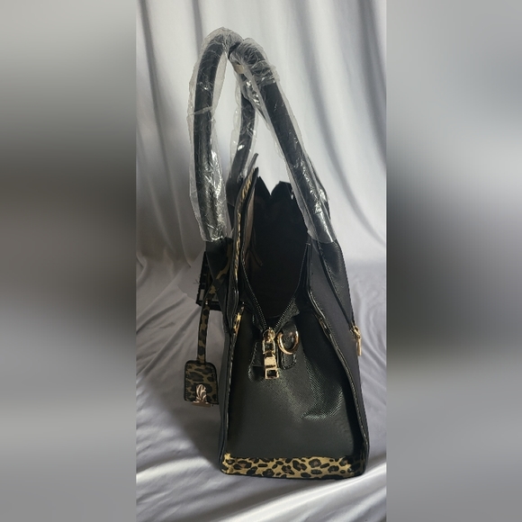 Black and leopard purse - Picture 5 of 9